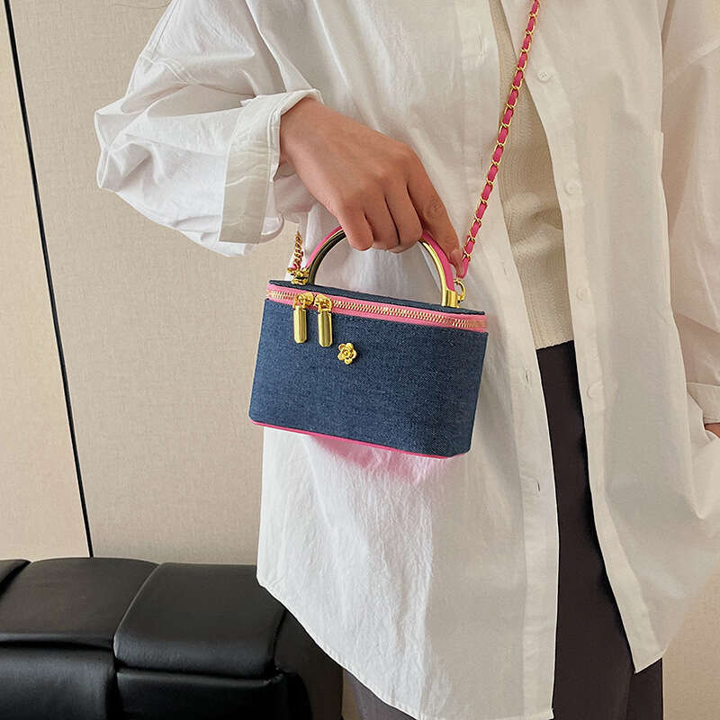 2025 Designer New Korean Fashion Small Chanel Style for Women, Color-Block Chain with High-End Feel, Versatile Shoulder and Bags Crossbody Bag