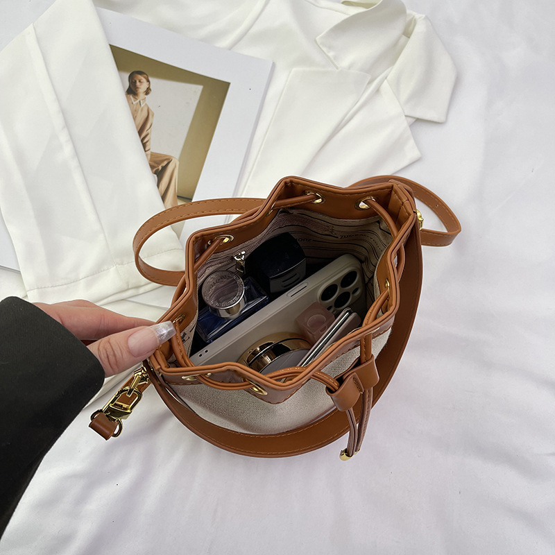 Free shipping designer Straw Woven Women Bag Summer New Niche Design Fashion Retro Rattan Drawstring Bucket Bag Versatile Crossbody Bag