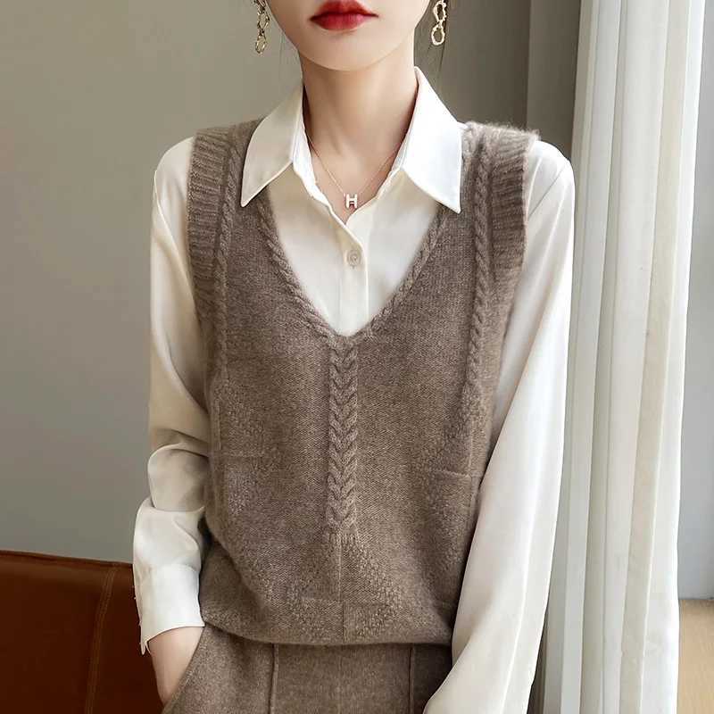 1 New Fashionable Knitted V-Neck -Patterned Vest Sweater For Ladies A Sophisticated And Ele Top For Women-RY413XJ250819