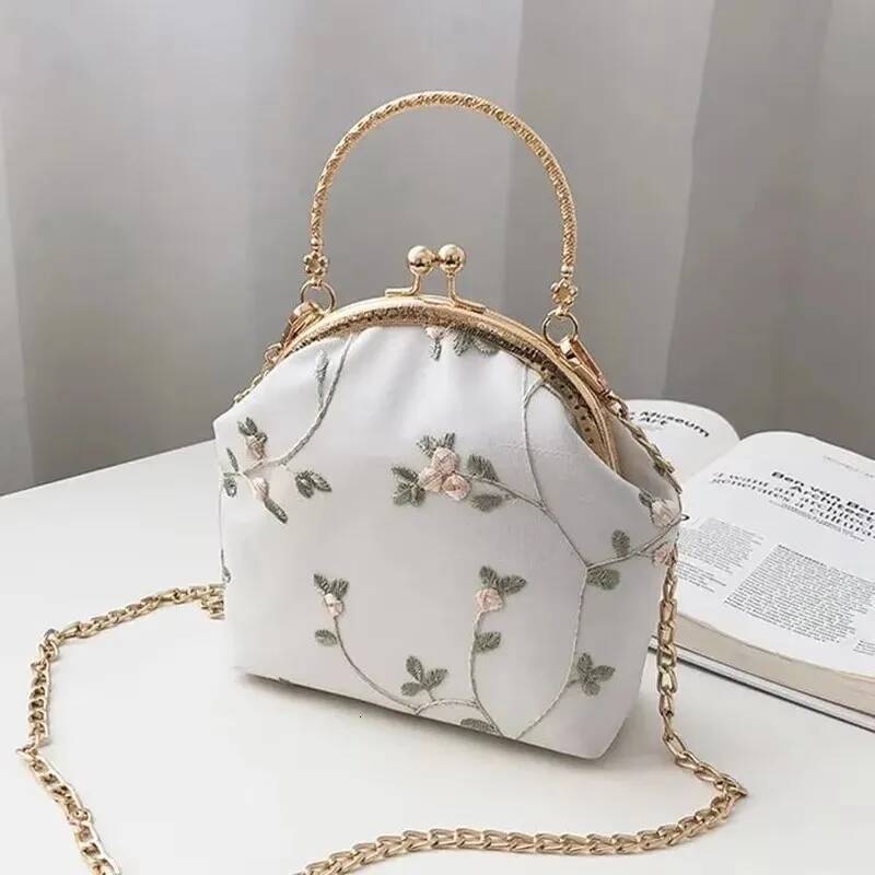 Vintage Embroidery Lace Flowers Shell Lock Purses For Wedding Small Chain Women Shoulder Crossbody Bag Fringe Bags