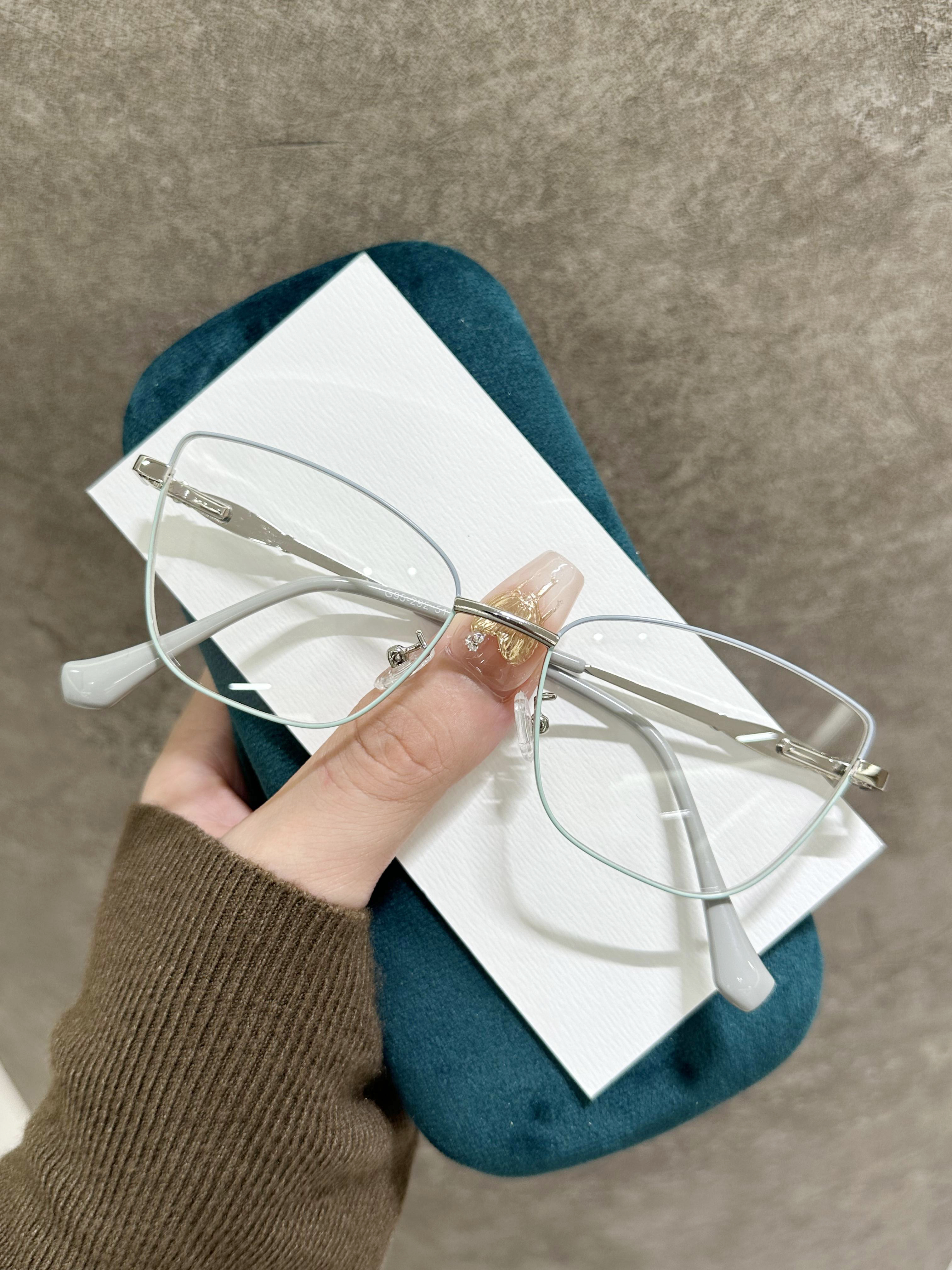 New ultra-lightweight, trendy, natural-looking, lazy-style eyeglass frames G95-292