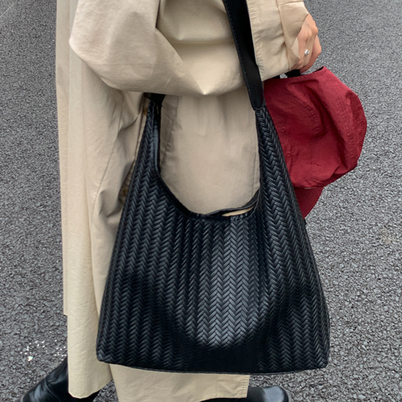 2025 Autumn Korean style niche woven pattern women's handbag fashion casual single shoulder armpit bag women's crossbody bag designer bag wo