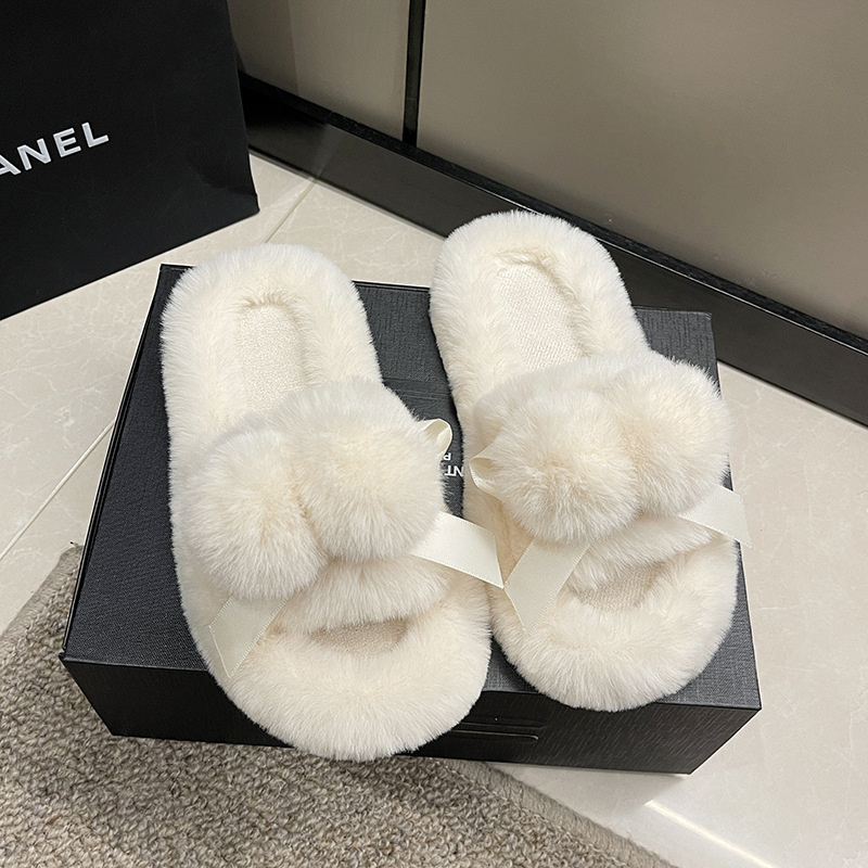 hot Free delivery designer Women cotton mop Minimally designed woolen slippers with a flat bottom for comfortable use on the outside