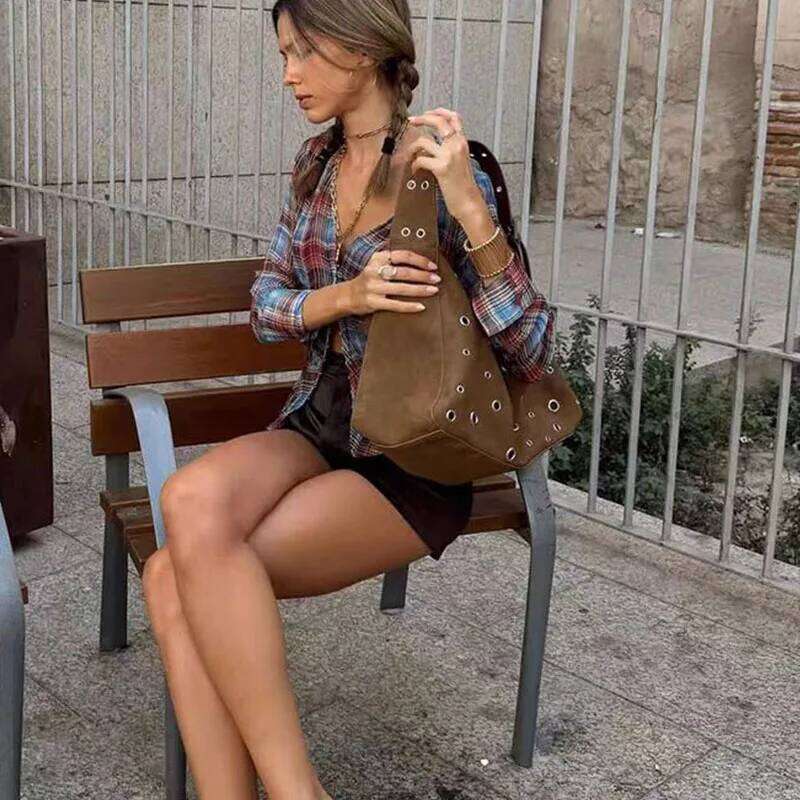 Fashionable Studded Purses Hobo Bag Punk Women Small Shoulder Purse Vegan Leather Designer Handbags Streetwear