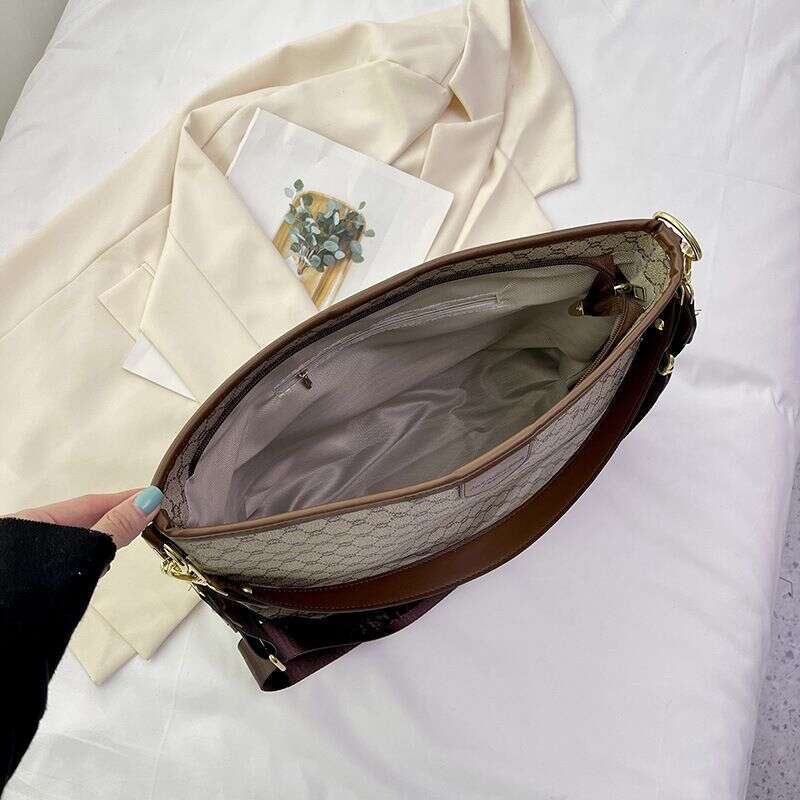 Beibei Shangpin 2023 New Street Photography Fashion Contrast Shopping Tote Leisure Large Capacity One Shoulder Women's