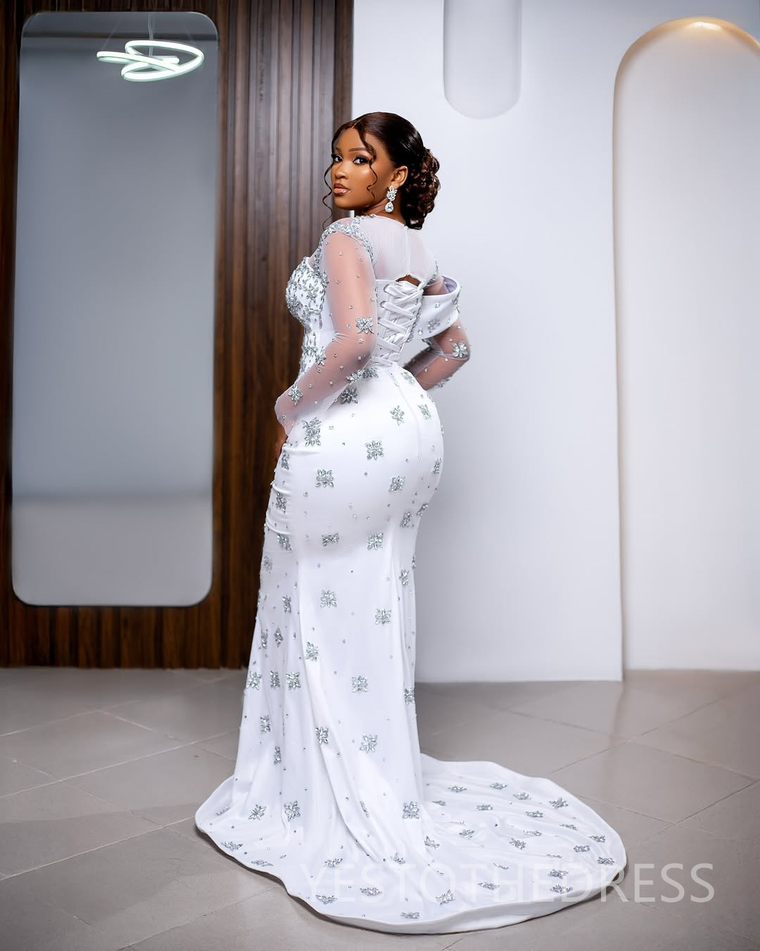 Plus Size Aso Ebi African Wedding Dress Bridal Gown For Bride Mermaid Wedding Gowns Sheer Neck Long Sleeves Beaded Rhinestones Bridal Dress D612