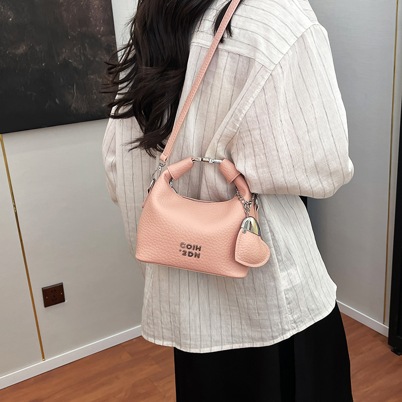Fashion women's bag 2025 new letter printed versatile Crossbody bag casual outdoor single shoulder square bag