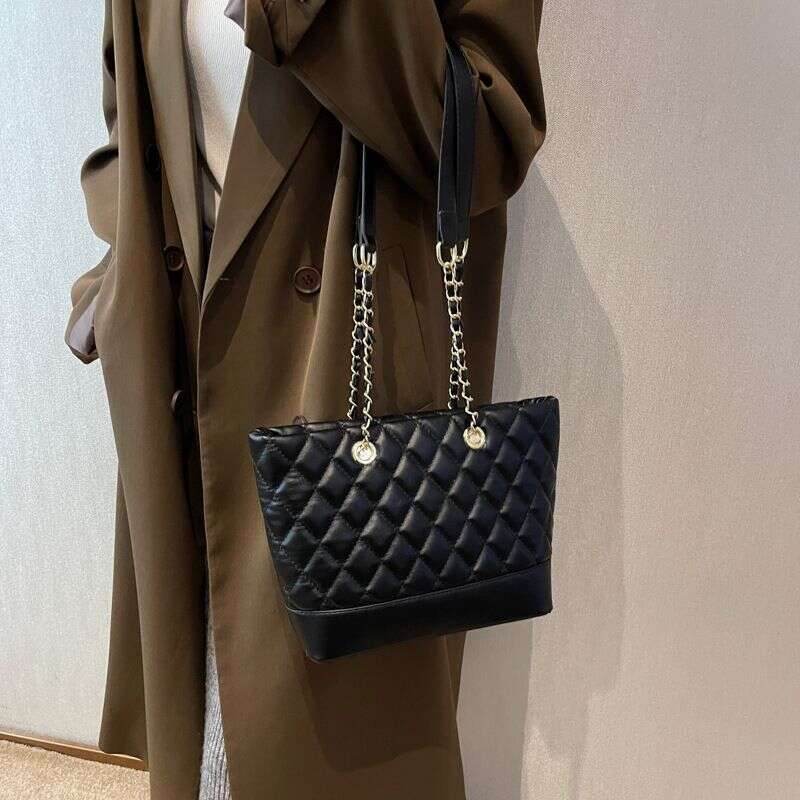 Textured Women's Large Capacity 2023 New Fashion Niche Lingge Chain Simple One Shoulder Crossbody Bag