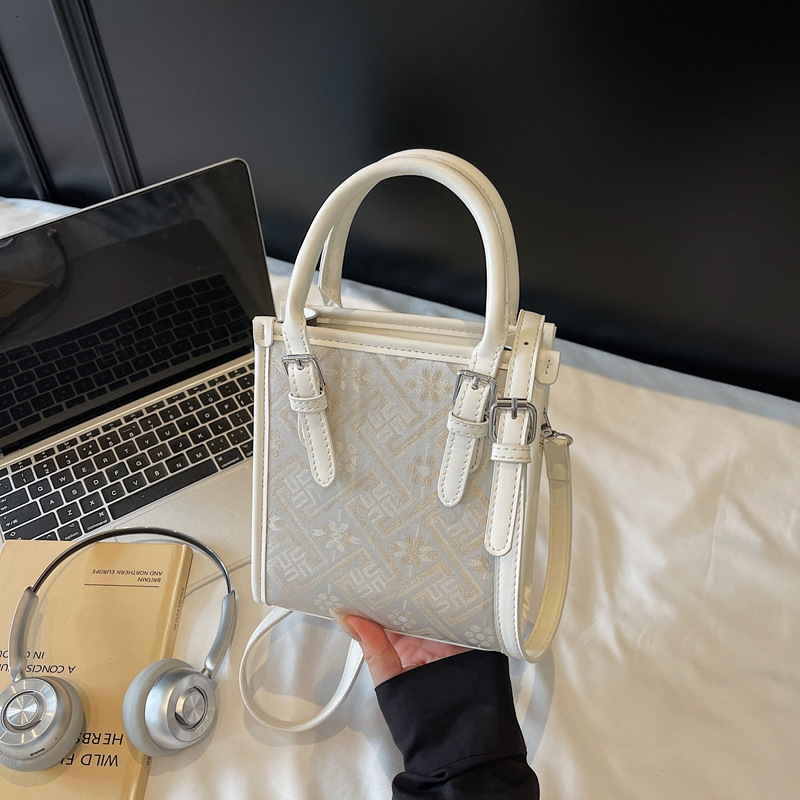 Free Shipping Designer New Fashion Women's High-end Texture Handbag Simple And Fashionable Printed Commuting Shoulder Crossbody Bag Casual Phone 