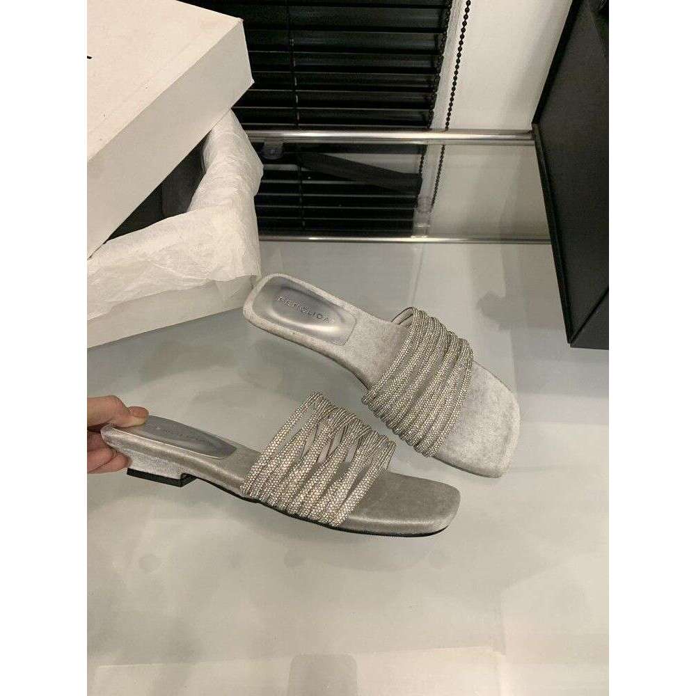 Designer Shoes Fashion Versatile Women's Shoe Summer Outdoor 2025 New High-End Stunning One-Strap Slippers to Match Dresses Beach Sandals