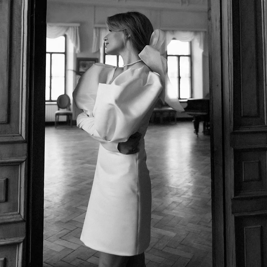 DREAM Customized Long Bubble Sleeves Satin Micro Wedding Dress Simple Square Neck Above Knee Mini Length Retro Bridal Gowns 2025