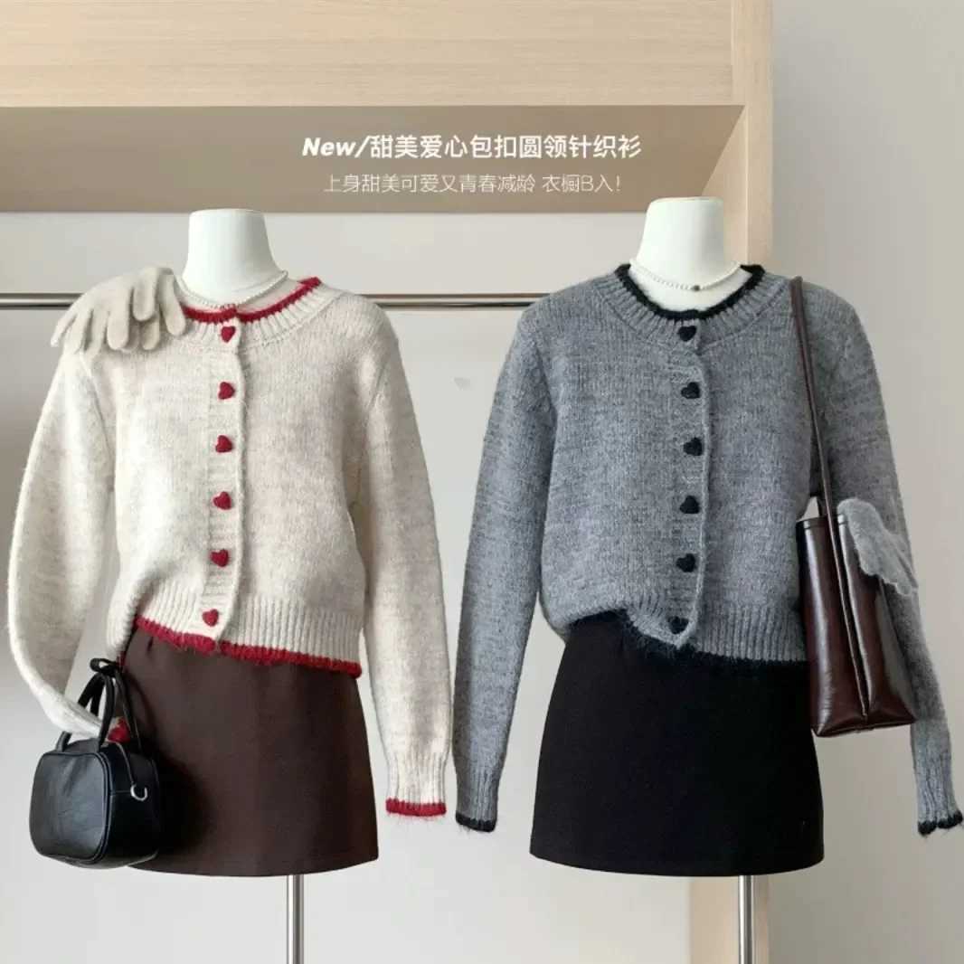 2025 Women Sweater Coat Autumn Winter New Design Color Block Heart Button Knit Cardigan Short Sweater Top XJ250819