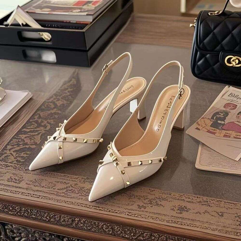 2025 New Closed-Toe Chunky Heel Women's Rivet French Fairy Style Designer Shoes Single Pointed Toe Shoe Leather Comfortable Fashion Sandals