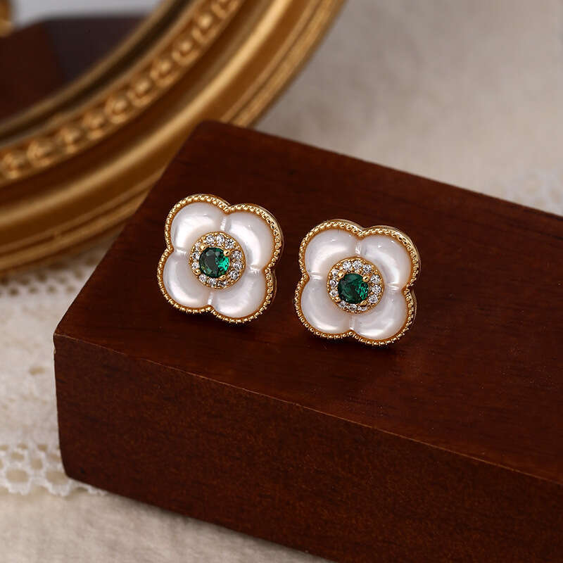 Luxury jewelry designer necklace Clover necklace Simple Lucky Clover Zircon Earrings New Chinese Natural Fritillaria S925 Silver Needle Luxury Flower 