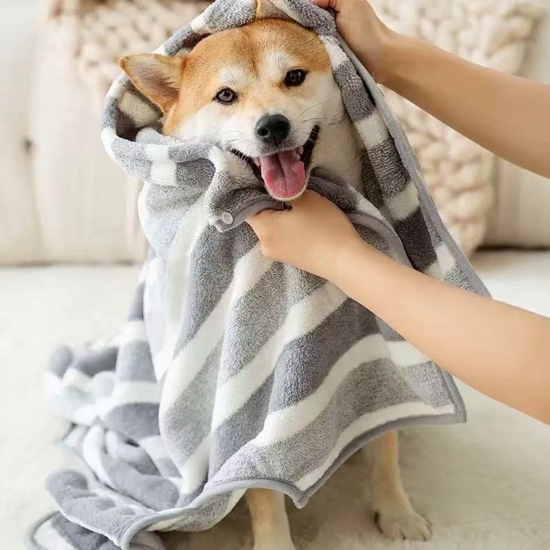 T981 Pet bathrobe with strong water absorption and quick drying coral fleece dog bathrobe bath towel cat bath towel bathing pet supplies