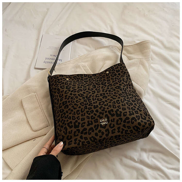 Autumn and Trendy Large Capacity for Women 2025 New Versatile Crossbody Commuter Shoulder Designer Bags Bucket Bag