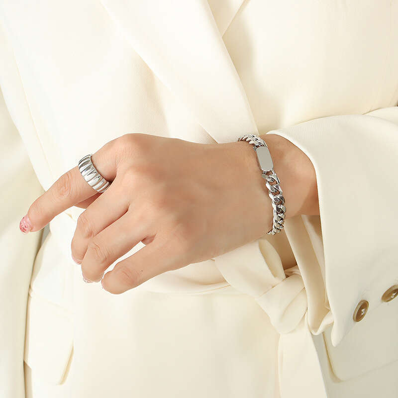 Ins Style Exaggerated Chain Necklace Minimalist Hot-Selling Light Bracelet Jewelry Set