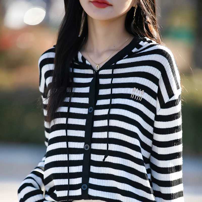 2025 Spring and Autumn Womens Cashmere Cardigan Hooded Cardigan Knitted Sweater Cardigan Fashionable Cashmere Sweater Jacket XJ250819