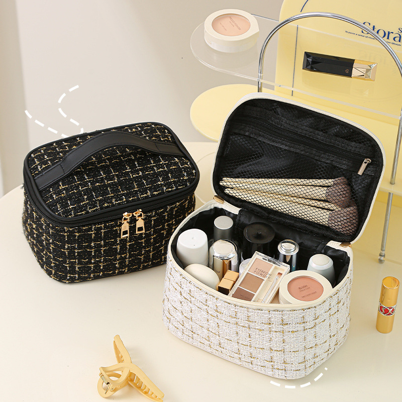 Free Shipping Designer Large Capacity Makeup Bag Travel Portable Small Fragrance Bag Storage Bag Fashionable And Casual Handheld Toiletry Bag