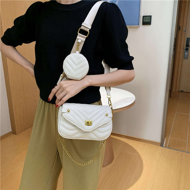 2025 New Women's Embroidered Thread Mother-Daughter Versatile Wide Strap Single Shoulder Crossbody Chain Designer Bags Handbag Underarm Bag