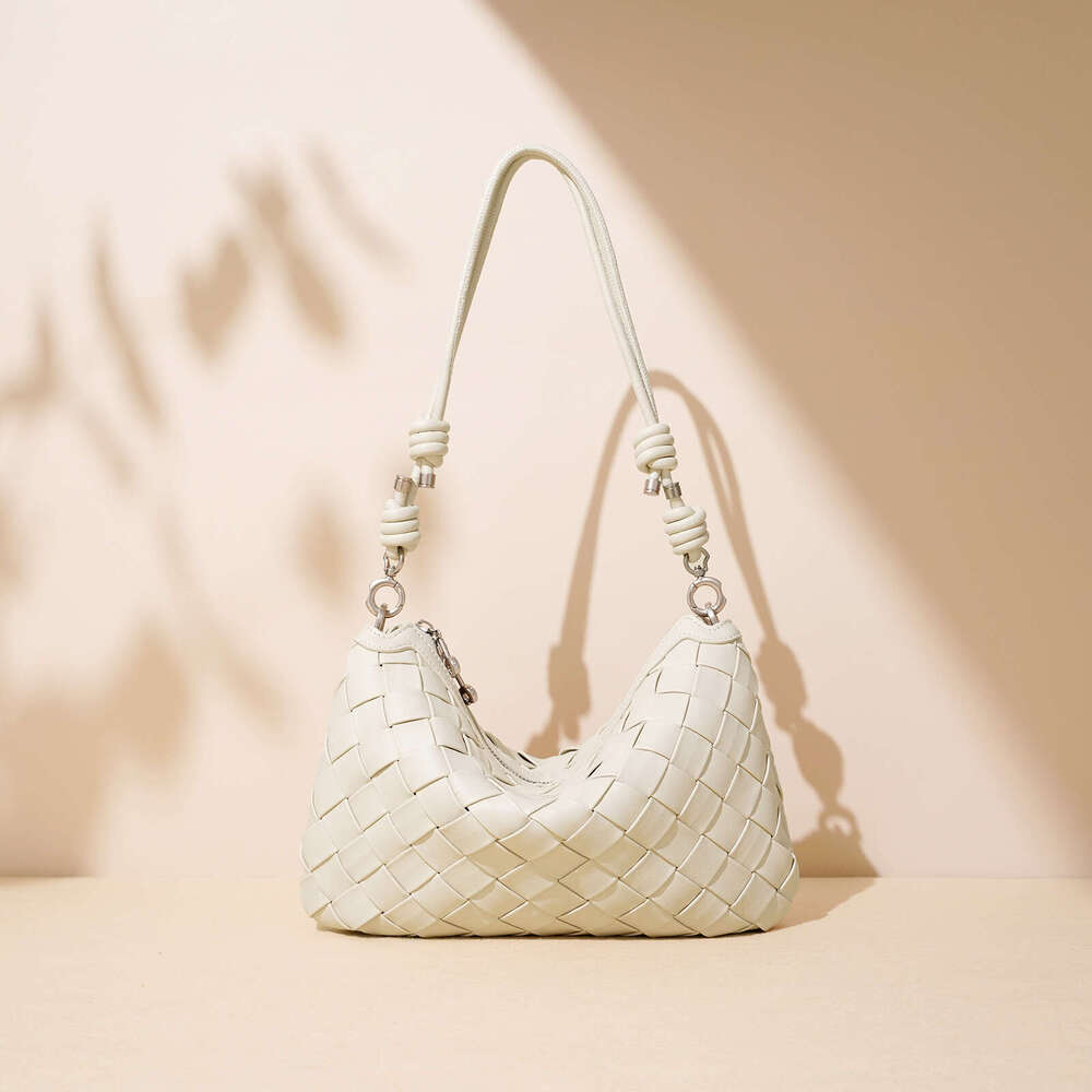 New high-end handheld mobile phone drawstring beach bag mini hand-woven women's underarm shoulder dumpling bag