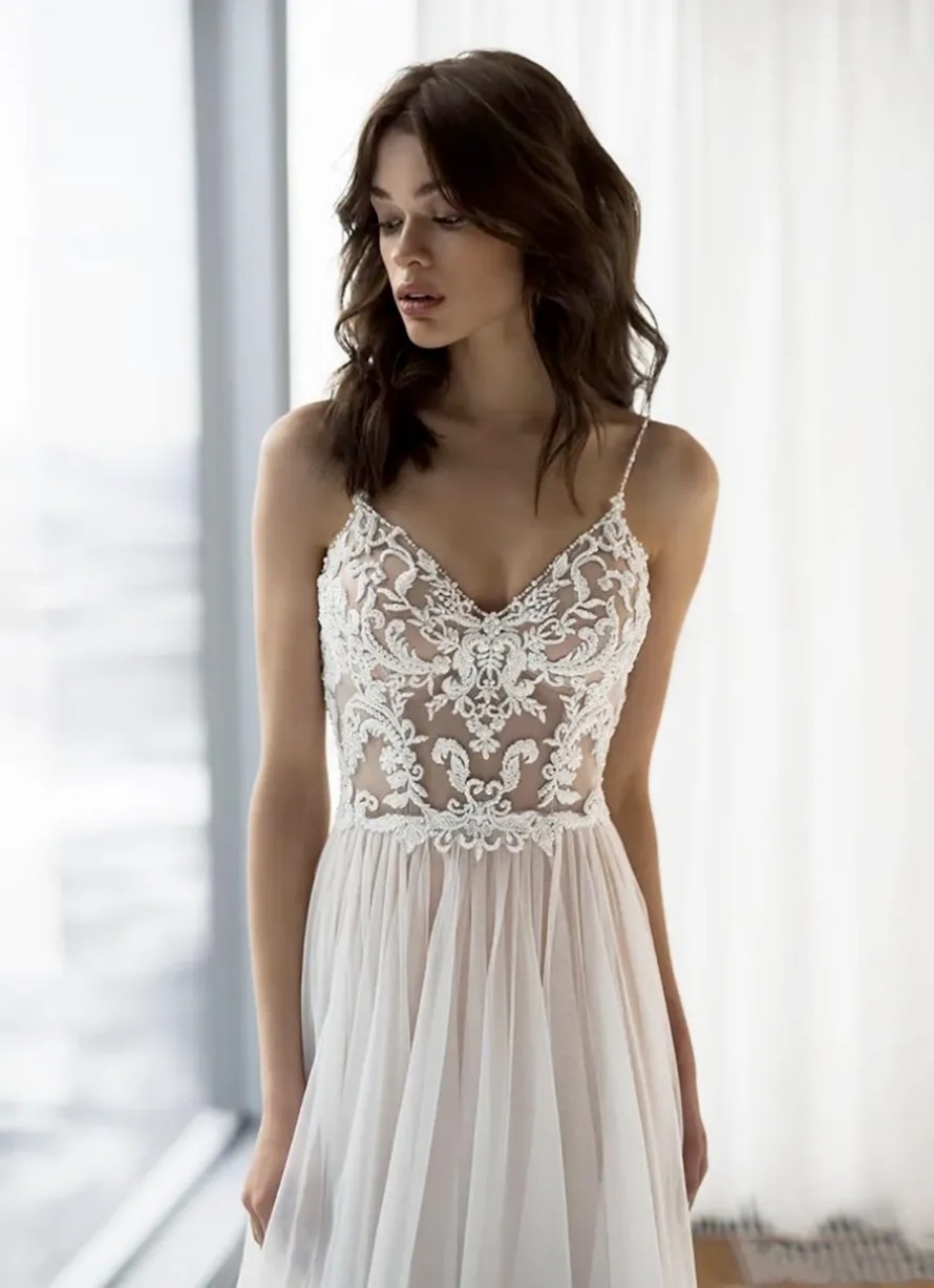 Sexy Spaghetti Straps Wedding Dresses Tulle Applique Bohemian Wedding Gown abiti da sposa Customized Bridal Dress