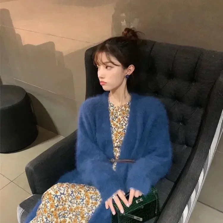 Womens Sweater Autumn and Winter Long Minklike Wool Cardigan Loose Thick MidLength Idle Style Knitted Coat 250819