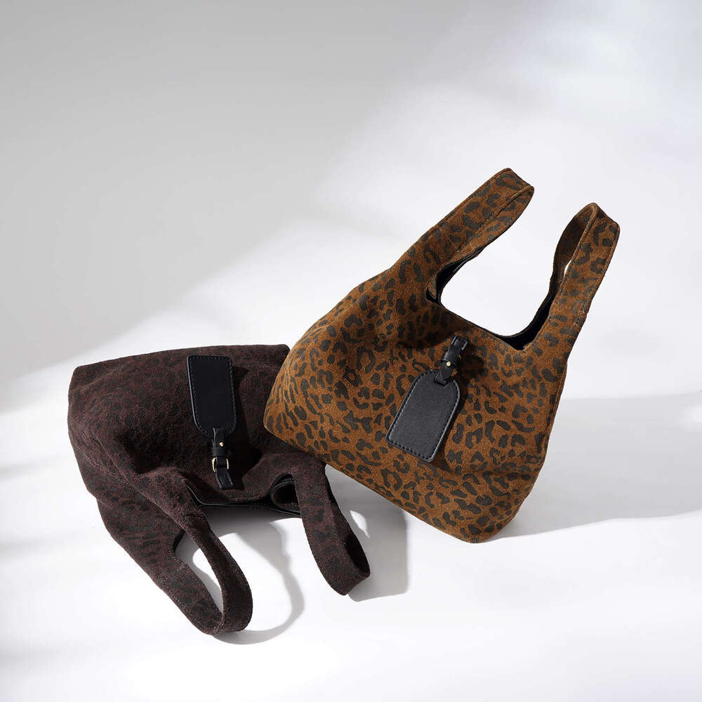 Women's handheld matte leopard print new handbag autumn and winter high-end shoulder bag leisure office commuter leather bag