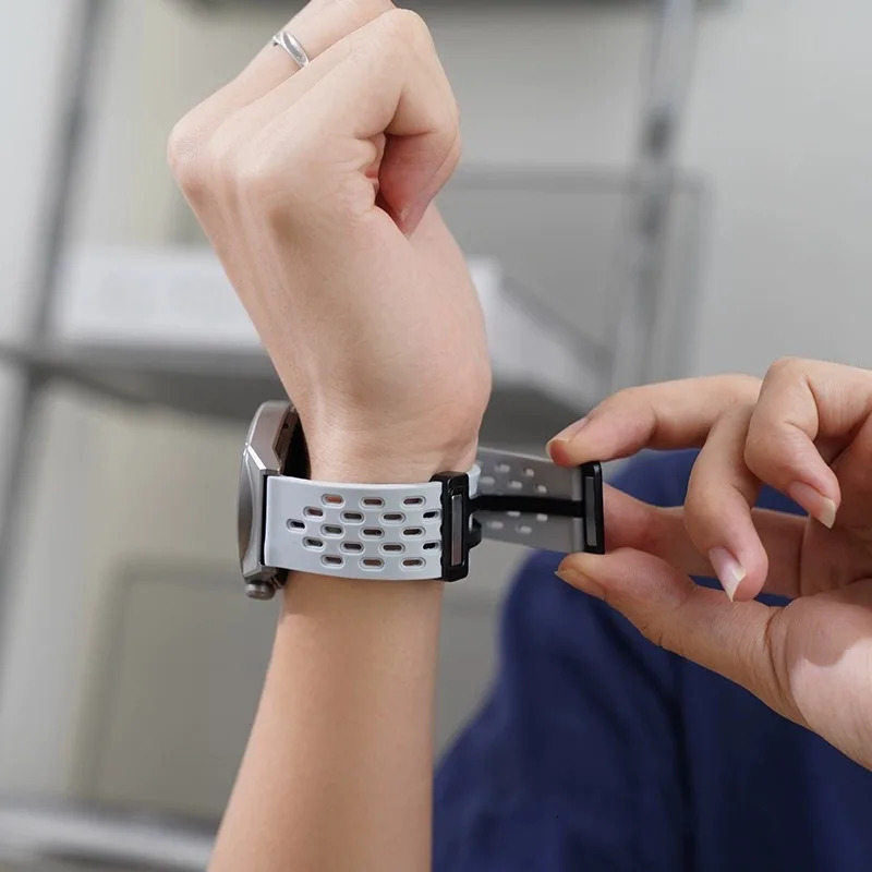 22mm 20mm Magnetic Strap for Galaxy Watch 4 5 6 7 4/6 Classic Active 2 Silicone Band for Amazfit Bip 3 GT4 2e 250818