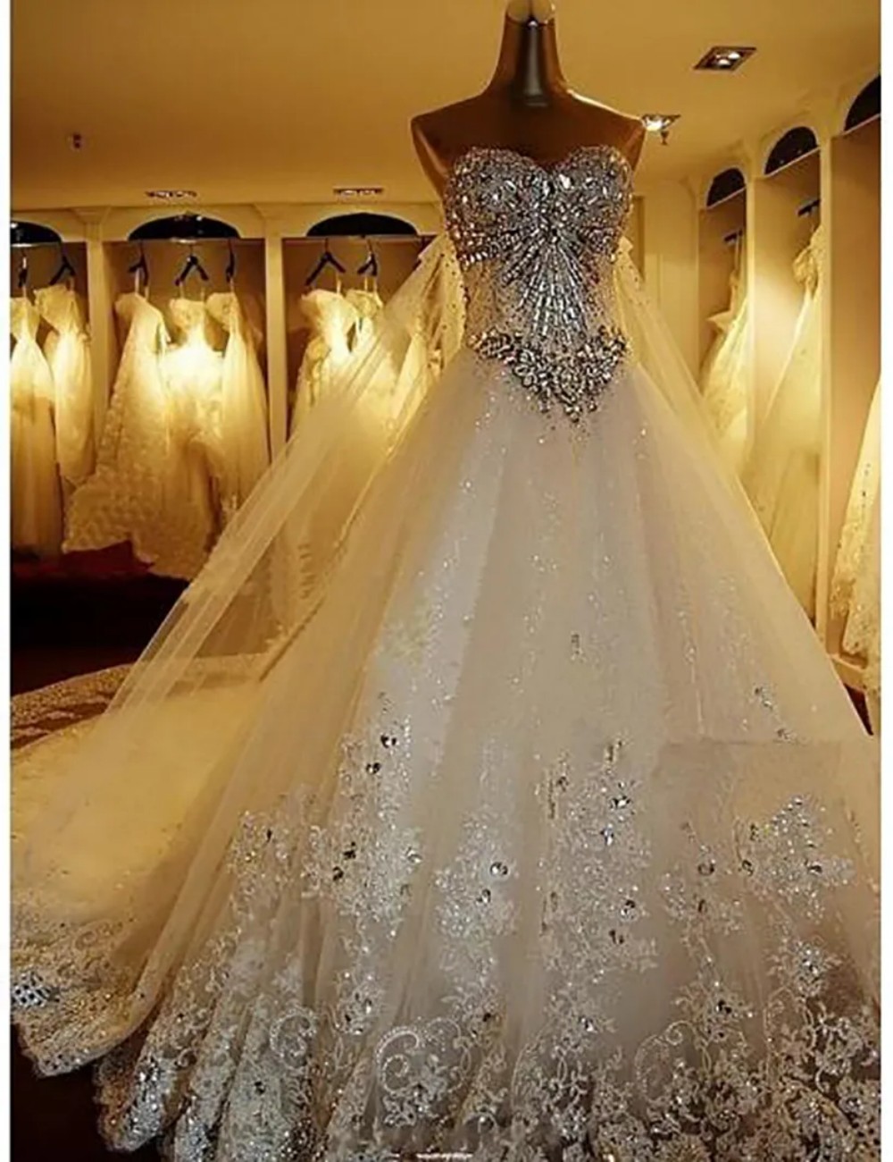 Luxury Crystal A-Line Wedding Dresses Lace Cathedral Lace-up Back Bridal Gowns Sweetheart Appliques Beaded Garden Free Sets