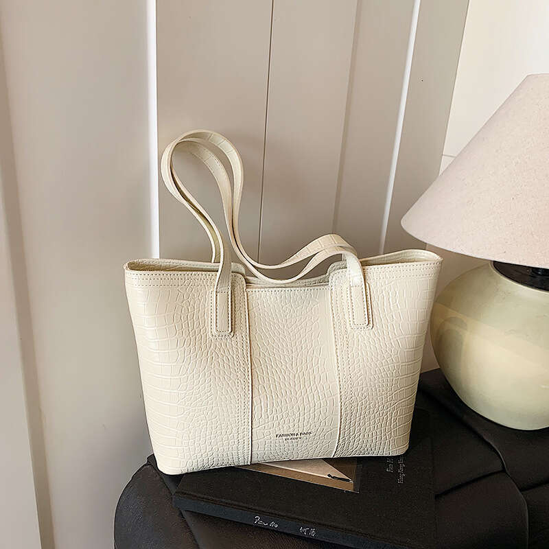 High-end Soft Leather Large Capacity Tote for Women 2025 Summer Trendy Versatile Crocodile Pattern Commuting Shoulder Bag