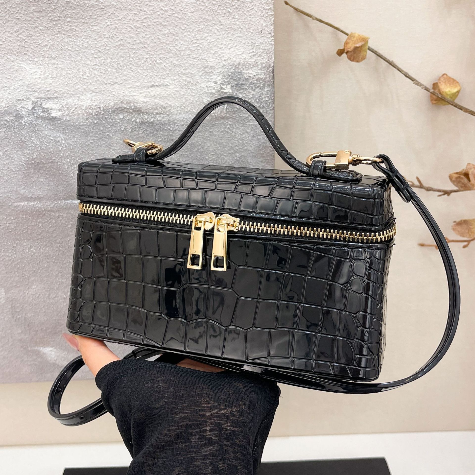 Free shipping designer High-End Handbag Small Bag for Women 2025 New Autumn Winter Crocodile Pattern Box Bag Fashion Versatile Commuter Bag Small Squa