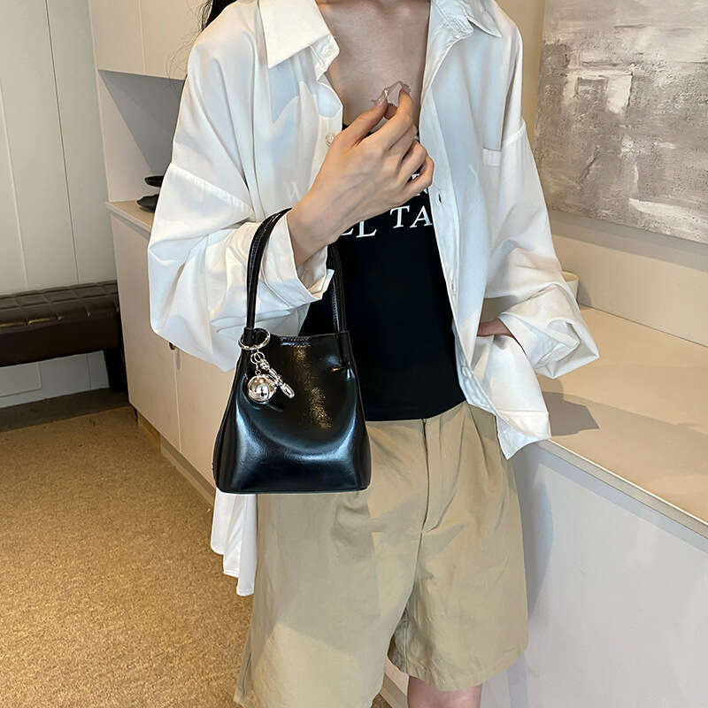 Korean INS Fashion Handheld Bucket for Women 2025 Summer Trend Simple New Single Shoulder Versatile Underarm Bag
