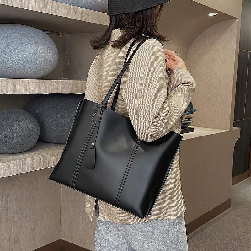 Free shipping designer Women New Fashion Versatile Large Capacity Tote Bag Shoulder Bag Women Crossbody Bag High-end Shopping Bag