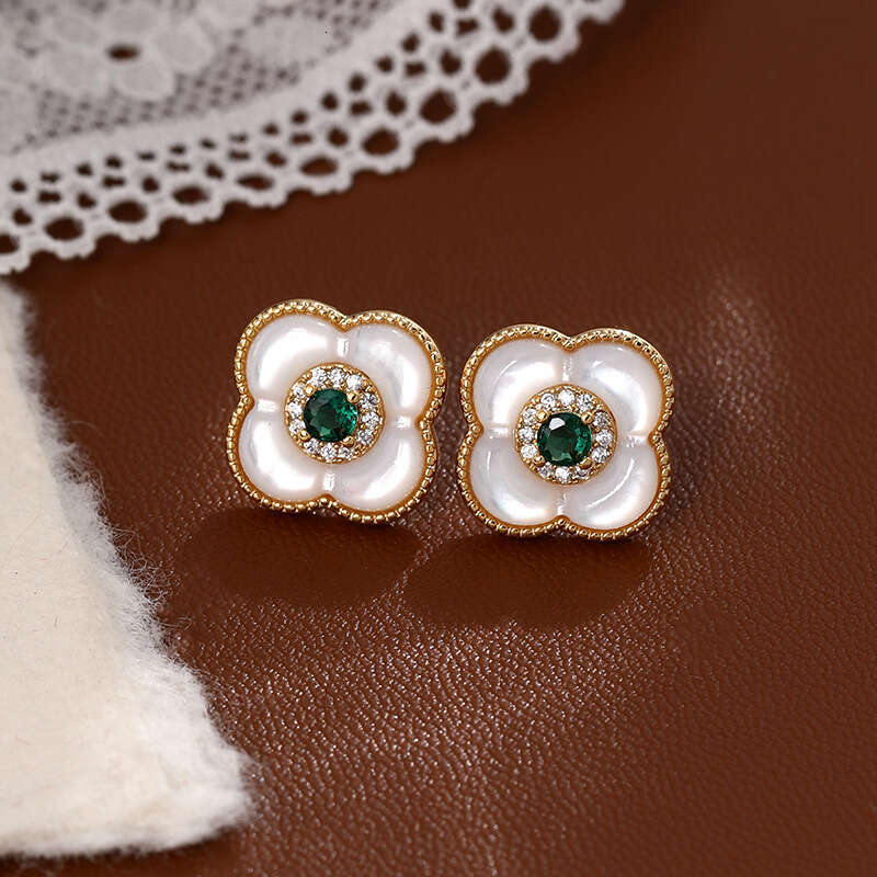 Luxury jewelry designer necklace Clover necklace Simple Lucky Clover Zircon Earrings New Chinese Natural Fritillaria S925 Silver Needle Luxury Flower 