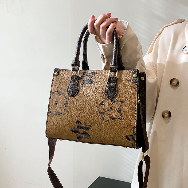 Shoulder bag luxury bag makeup bag crossbody designer bag 2025 women's casual handbag designer bag chain print large capacity