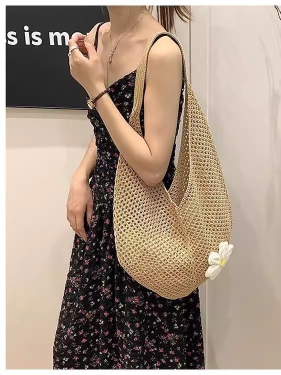 2025 Autumn Large Capacity Woven Bag New Hollow Shoulder Straw Bag Leisure Commuter Handbag Women's Bag Women's Crossbody Bag Designer Bag W