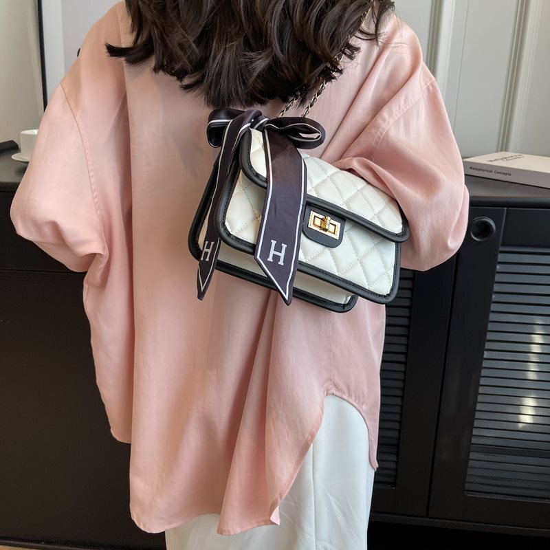 Free Shipping Designer Luxury Women's Diamond Grid Chain Bag Handbag Fashion Temperament Leather Single Shoulder Armpit Bag New Popular Casual Mo