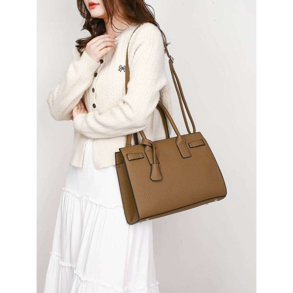 Large handheld commuter women's with a middle compartment, new style, large capacity, light texture bag