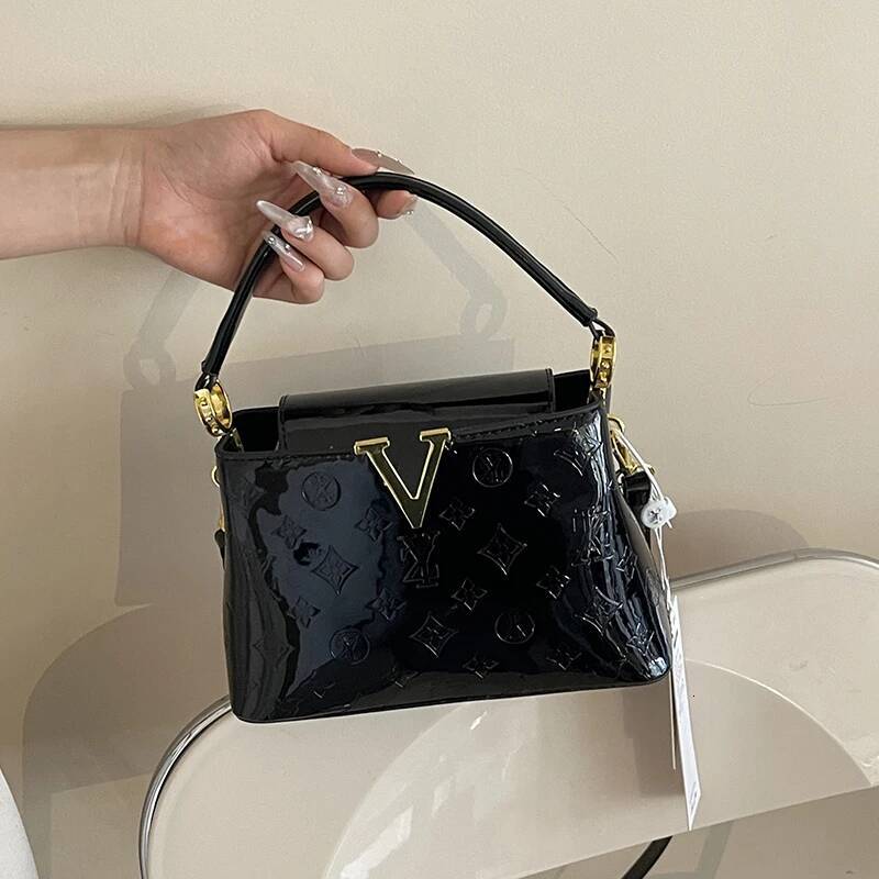 Brand Famous Designer Women's Leather Hand Bag Classic Elegant Shoulder Style Popular For Ladies With Spacious Interior