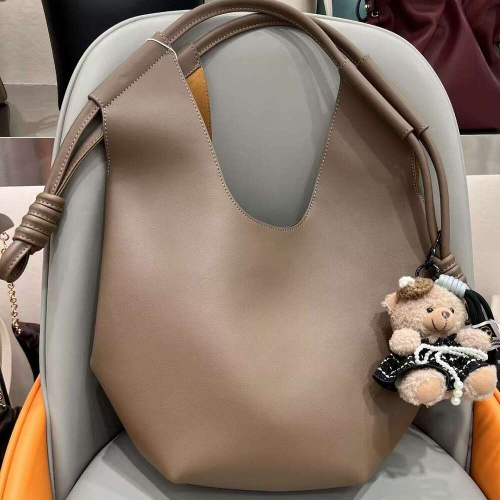 Designer Bag Tote Bag Shoulder Bag Early Autumn New Simple Versatile Large Capacity Tote Korean Version Niche Light Luxury Trend Commuting Handheld Sh