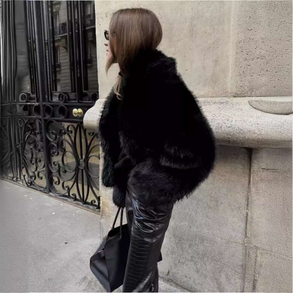 New Street Fashion Short Fox Fur Coat Women Autumn Winter Thick Fluffy Faux Fur Coat High Quality Brand Plush Women's Jacket