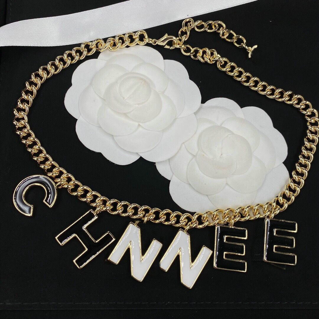 Womens Designer Necklace 18K Gold Plated Necklaces Choker Chain Letter Pendant Chains Fashion Wedding Jewelry Accessories
