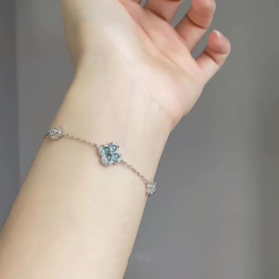 Zircon Flower Petal Pendant Fashion Simple Versatile Elegant Bracelet Light High-End Feel Women's Jewelry