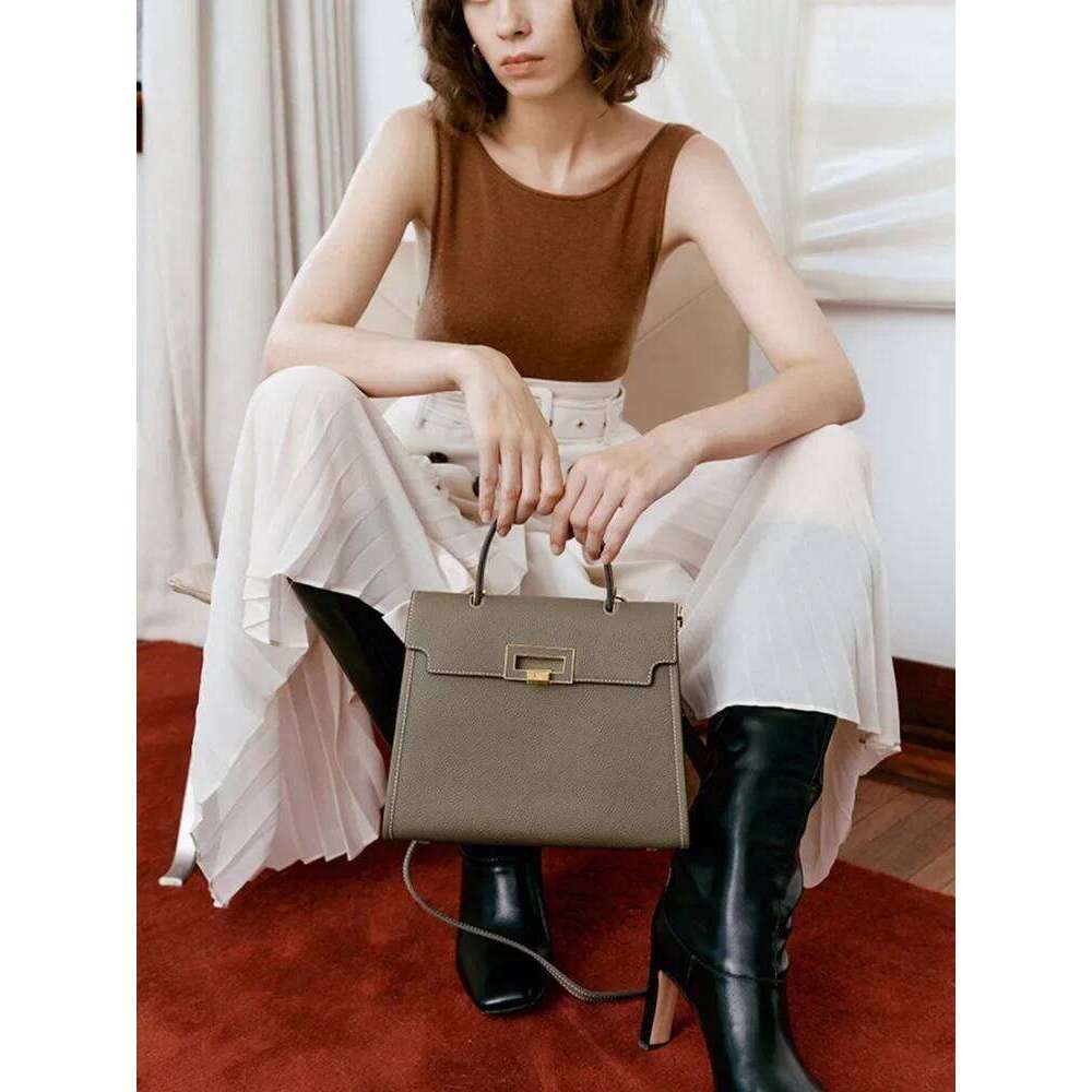 Niche Lock Design Cross Pattern Cowhide Leather Ladies Shoulder Messenger Bag Grey Office Lady Trapezoidal Handbag Green