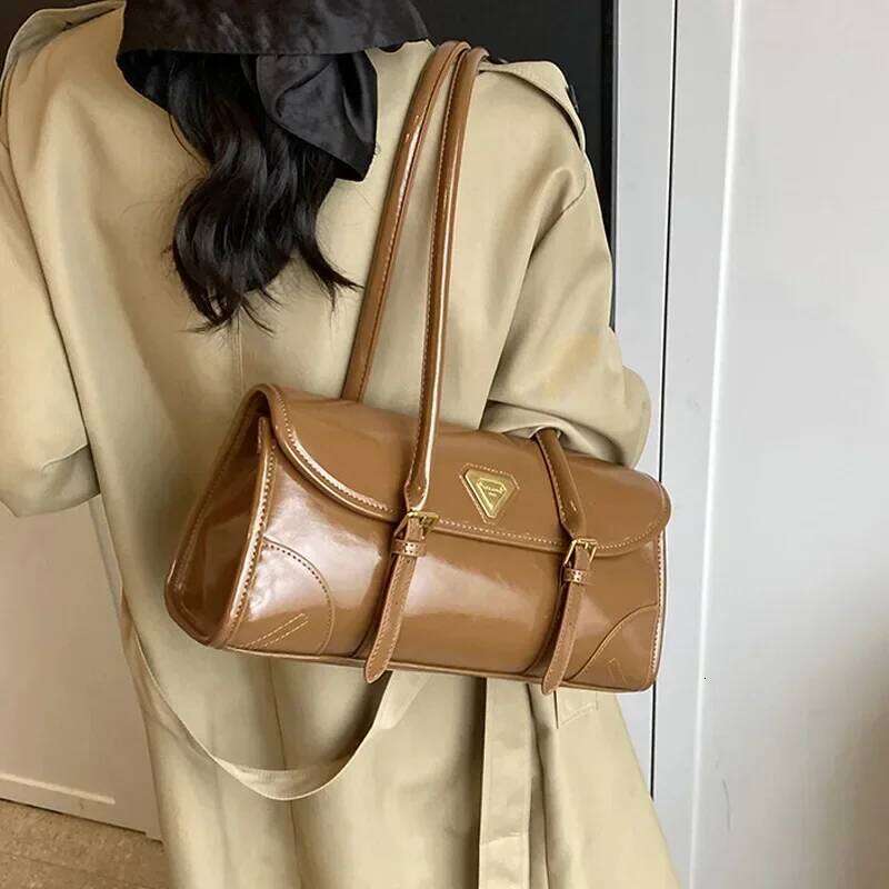 New Women S Vintage Wax Leather Flap Handbag European Style Look Large Capacity Ideal For Daily Commute Carry