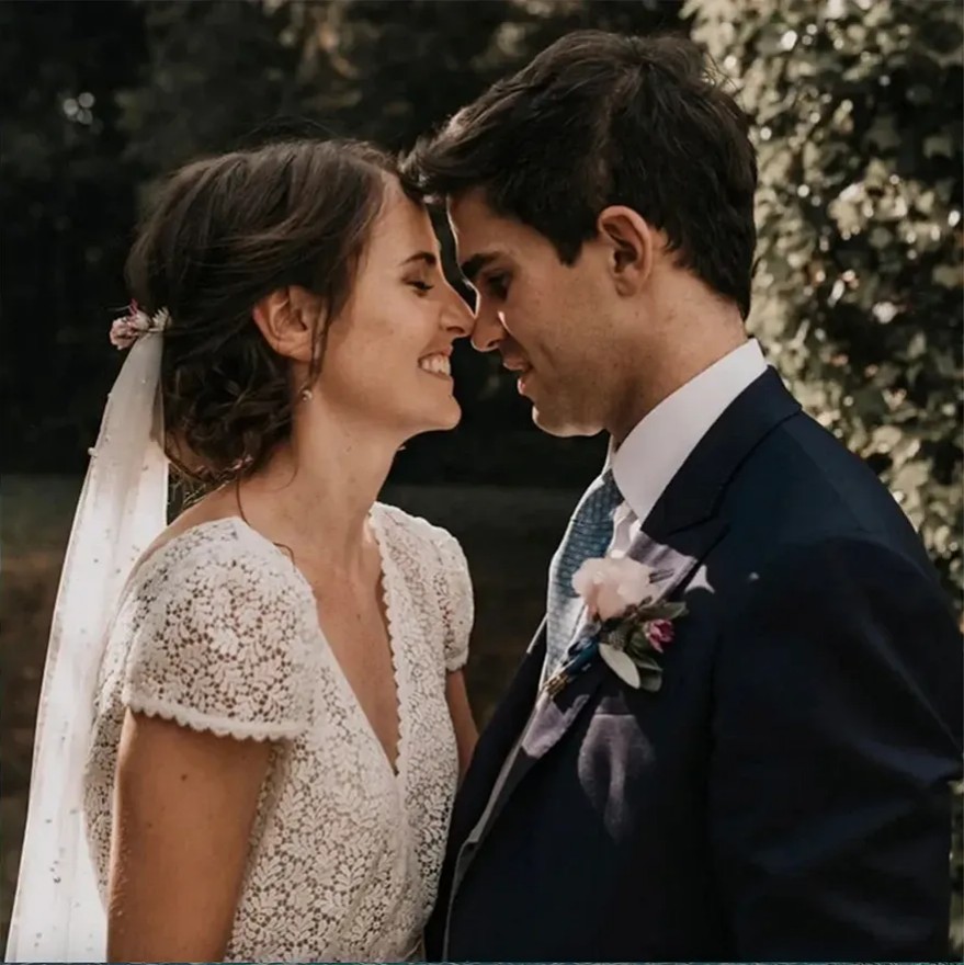 Simple Beach Country Style A Line Wedding Dresses For Bride V Neck Short Sleeves Satin Lace Bridal Gowns Boho Bohemian Sweep Train