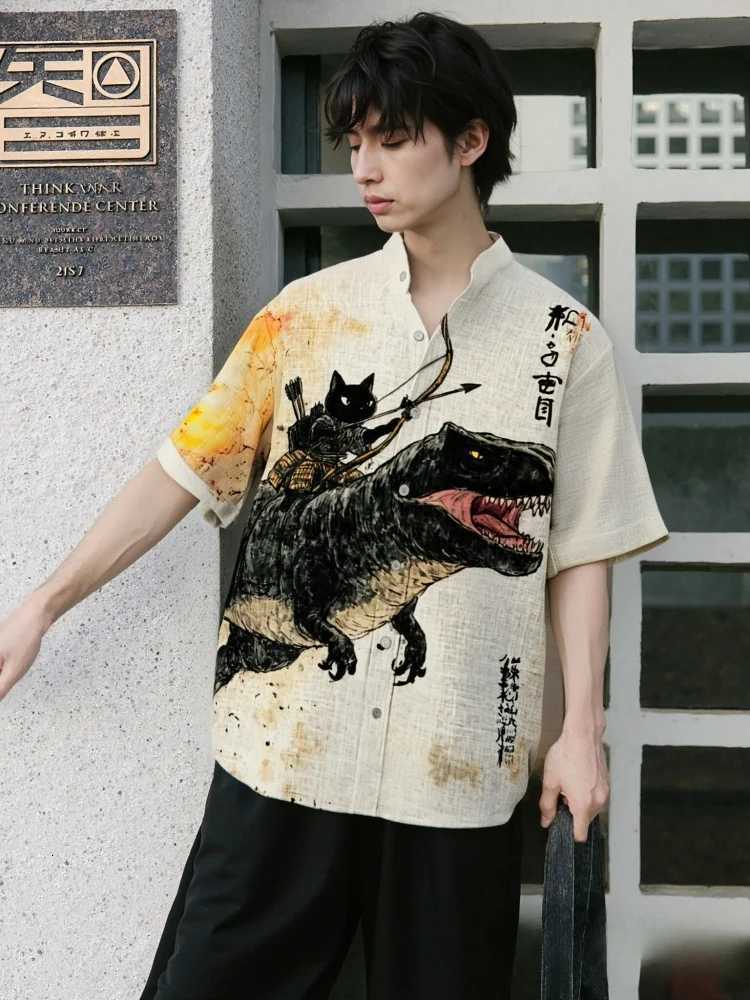 Mens Black Cat Riding A Dinosaur Shirt Shooting Arrows Away From Explosion Calligraphy Art Print Casual Japanese Retro Clothes Y250819