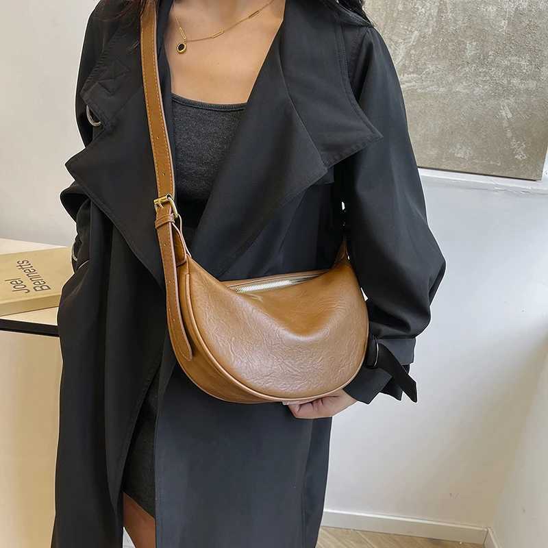 Versatile Womens oulder Bag Simple Faionable New Sle Dumpling aped Crossbody Bag High End Sensation Trendy Y250819