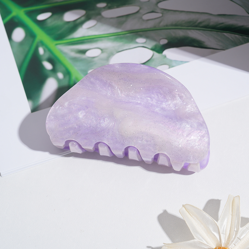 Colorful and sweet clip-on hairpin that is versatile and simple, perfect for all occasions and looks.